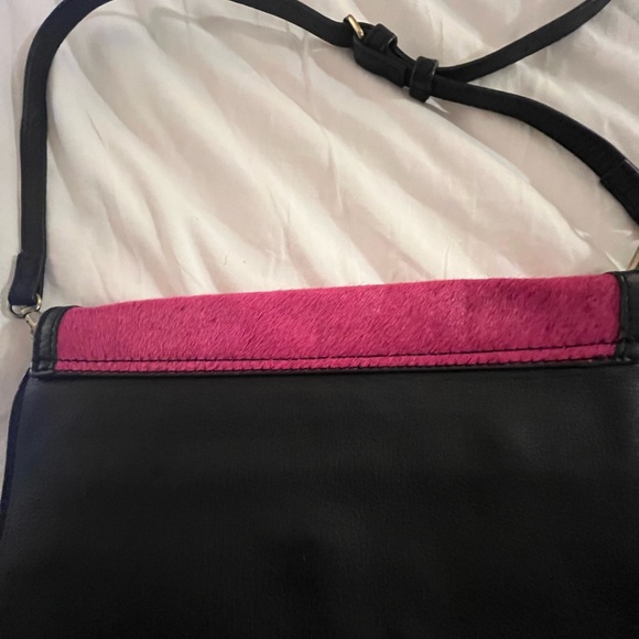 Ladies DDP leather shoulder bag with strap black and pink - Picture 14 of 15